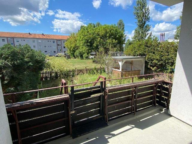 Sonnige renovierte 3 Zimmer Wohnung *Balkon mit Garten *Duschbad mit Fenster *EBK *Abstellraum *Keller