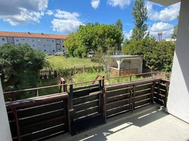 Sonnige renovierte 3 Zimmer Wohnung *Balkon mit Garten *Duschbad mit Fenster *EBK *Abstellraum *Keller