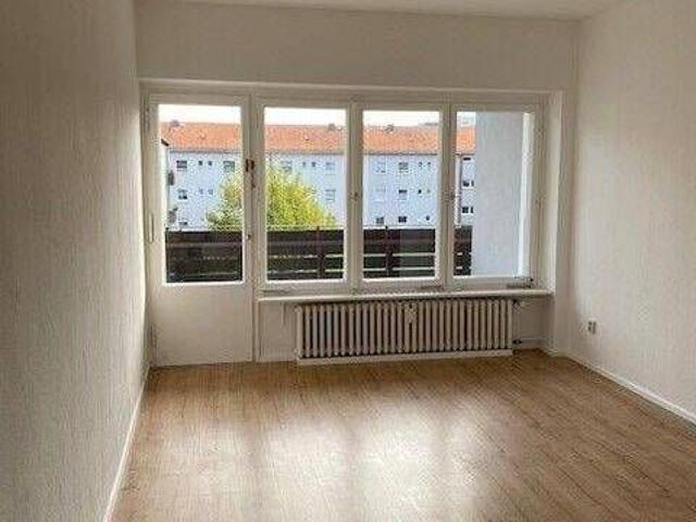 Sonnige renovierte 3 Zimmer Wohnung *Balkon *separater Gartenanteil *Wannenbad mit Fenster *EBK *Abstellraum *Keller