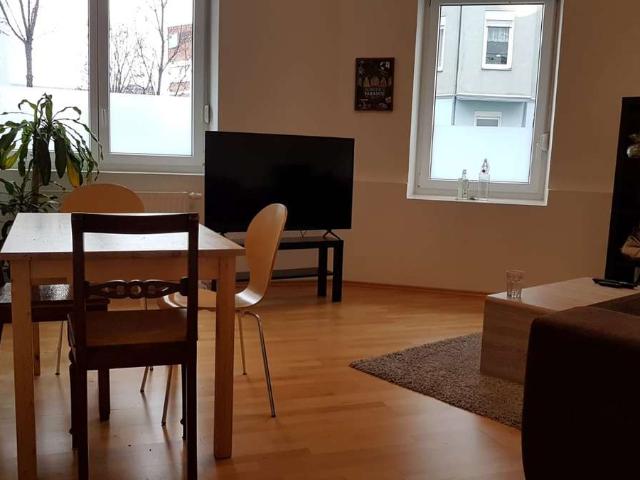 Sonnige, schön geschnittene und gepflegte 3 Zimmer Wohnung in Stuttgart Bad Cannstatt