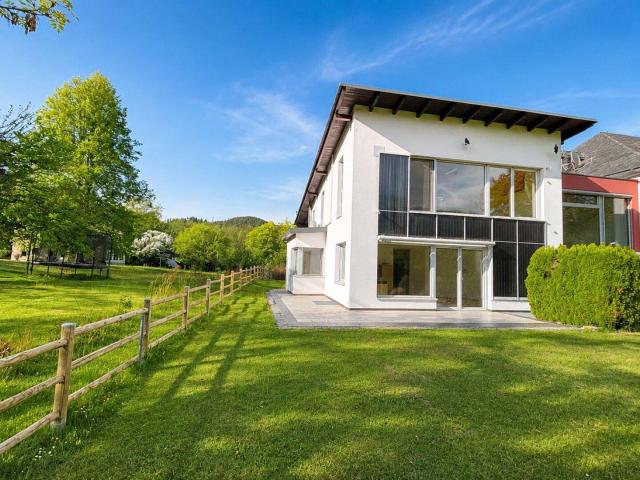 Sonnige Seeblick Wohnung mit Eigengarten