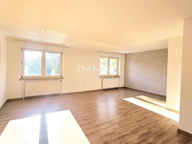 Sonnige, sehr große 4 Zimmer Wohnung zwei Bäder, große Küche im Zentrum von Laxenburg