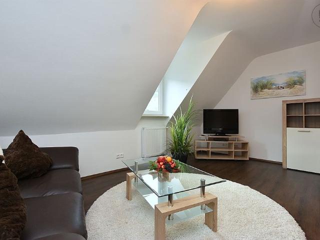Sonnige, sehr schöne und modern möblierte Wohnung in Stuttgart Wangen