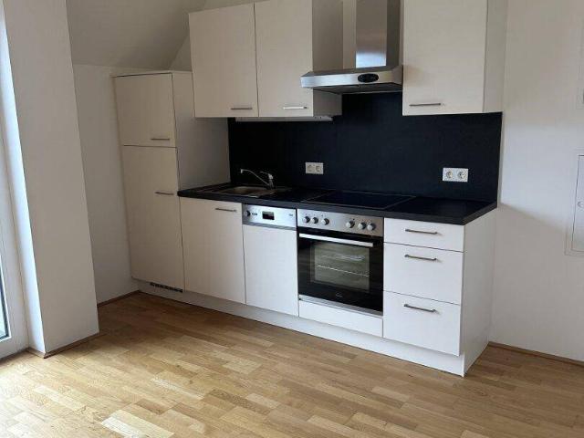 Sonnige, tolle barrierefreie Wohnung mit Balkon, Einbauküche Nähe Bhf. Brunn am Gebirge