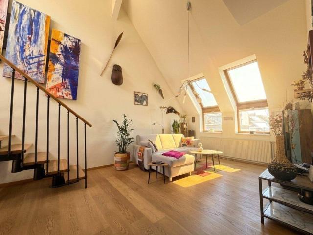 Sonnige Traumwohnung auf 2 Etagen große, private Terrasse U4 Nähe