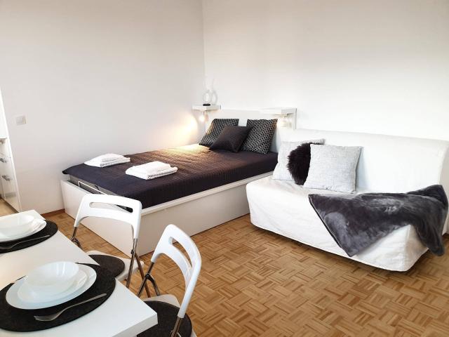 Sonnige und komplett möblierte Wohnung mit gratis Abstellplatz und allen Kosten inklusive privat wöchentlich zu mieten