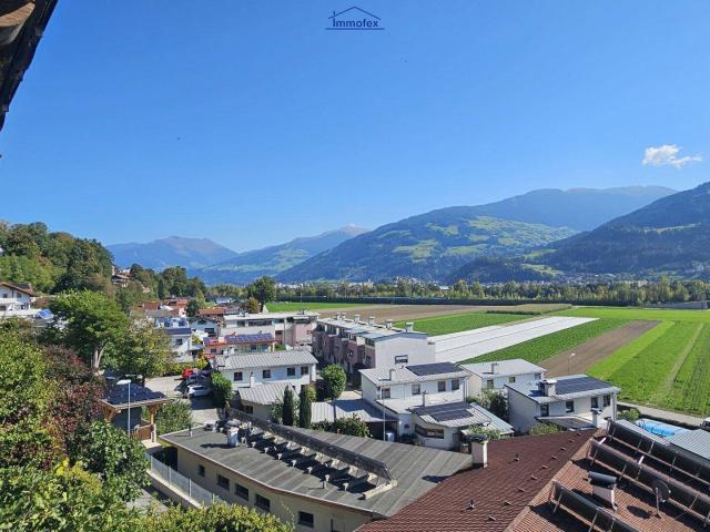 Sonnige und ruhige 4 Zimmer Wohnung im 2 Familienhaus