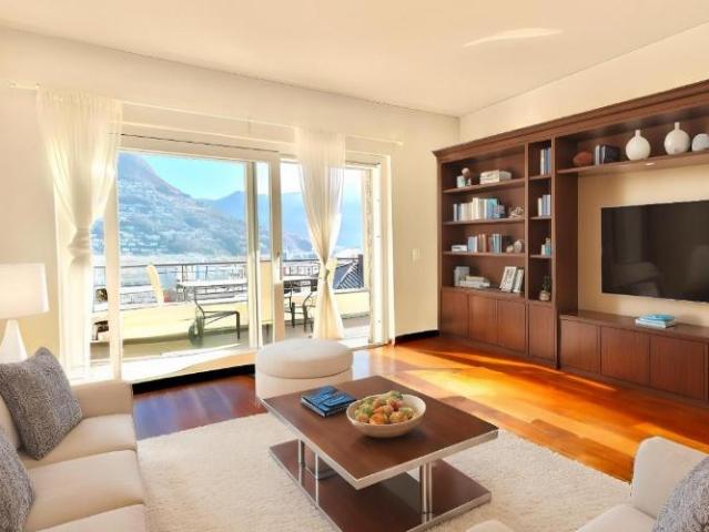 Sonnige Villa mit atemberaubender Aussicht