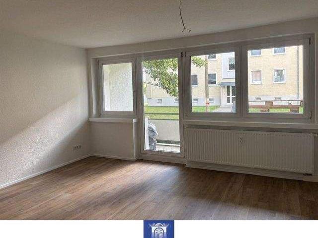 Modern renoviert: Sonnige Wohnung mit großem Balkon! Idylle pur!