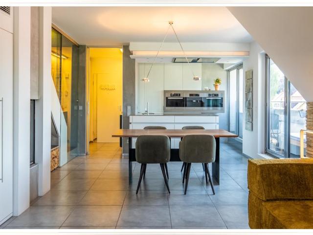 Sonnige Wohnung mit Hauscharakter! Luxuriös ausgestattete Maisonette Wohnung in ruhigster Lage von Haimhausen bei Unterschleißheim