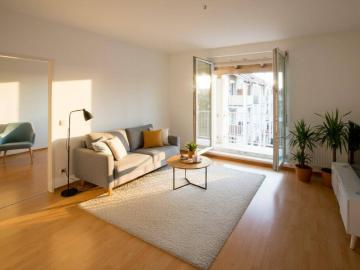 Sonnige Wohnung mit schöner Raumaufteilung, Balkon, 2 Parkplätze