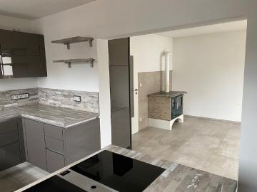 Sonnige Wohnung mit 4,5 Zimmer, Schreinerküche & Stellplätzen I Ideal für Anleger & Eigennutzer