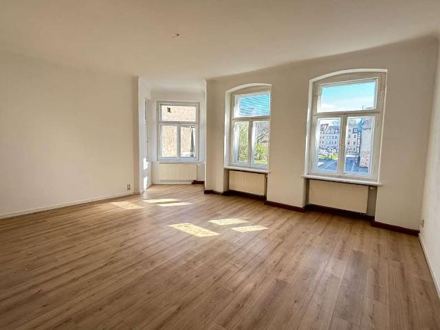 Sonnige, zentrale 6 Raum Altstadtwohnung mit Echtholzdielen und Einbauküche!