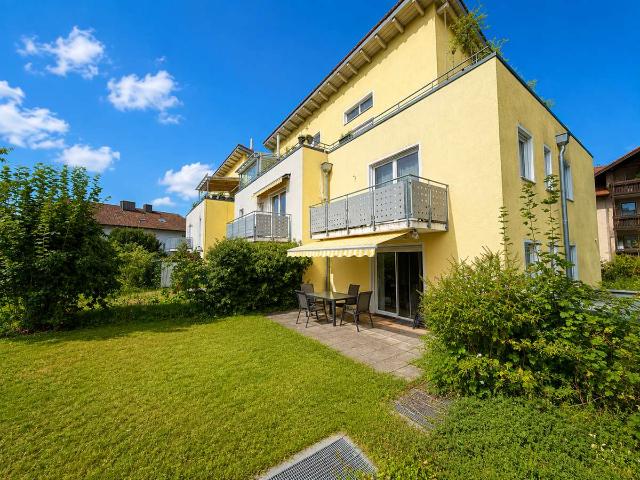 SONNIGE 2,5 ZIMMER GARTENWOHNUNG MIT SÜDAUSRICHTUNG, TERRASSE UND TIEFGARAGENSTELLPLATZ