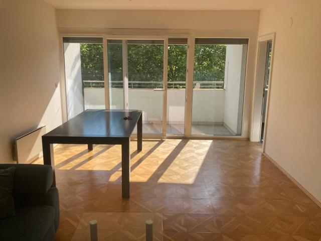 Sonnige 2,5 Zimmer Wohnung im 3. Stock