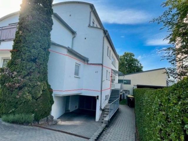 Sonnige 2,5 Zimmer Wohnung mit Balkon und TG