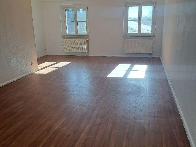sonnige 2 Raum Wohnung mit Balkon im Dachgeschoss