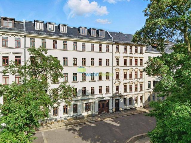 Sonnige 2 Raum Wohnung im Dachgeschoss mit toller Loggia Wohnküche, Tageslichtbad