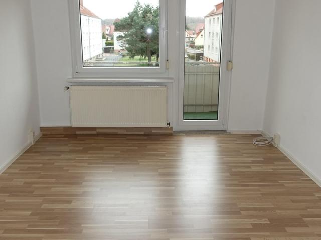 sonnige 2 Raum Wohnung/Balkon mit Laminat