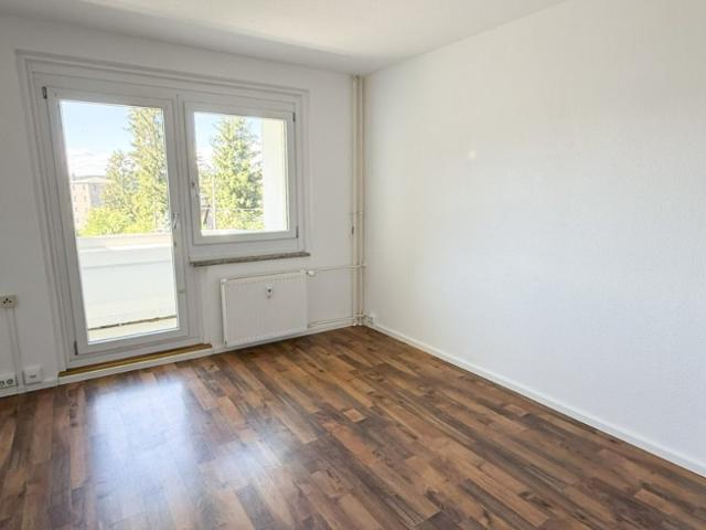 Sonnige 2 Raum Erdgeschosswohnung mit Balkon in Geyer!