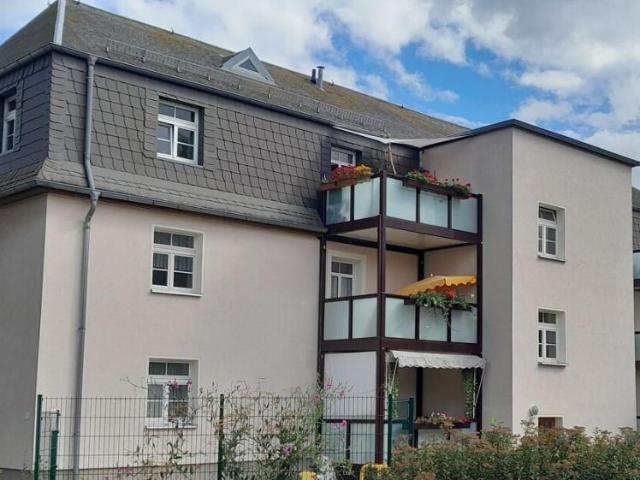Sonnige 2 Raumwohnung mit Einbauküche, Dusche und Balkon