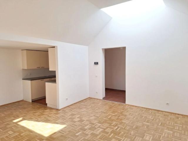 Sonnige 2 Zimmer Dachgeschosswohnung am Stadtplatz 19 Top 9