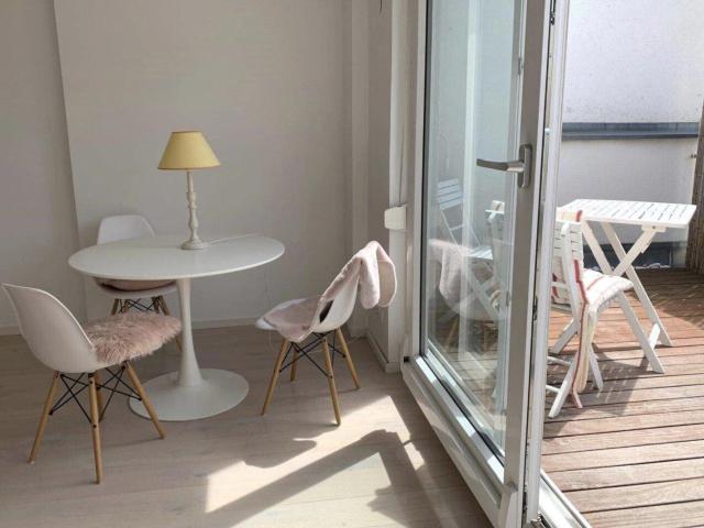 Sonnige 2 Zimmer DG Wohnung mit Terrasse in München Moosach