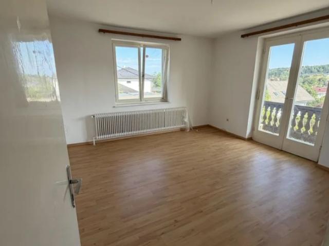 Sonnige 2 Zimmer Wohnung mit Badewanne, Balkon und Garten in Eggersdorf