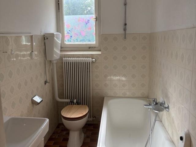 Sonnige 2 Zimmer Wohnung mit Badewanne, Balkon und Garten in Eggersdorf