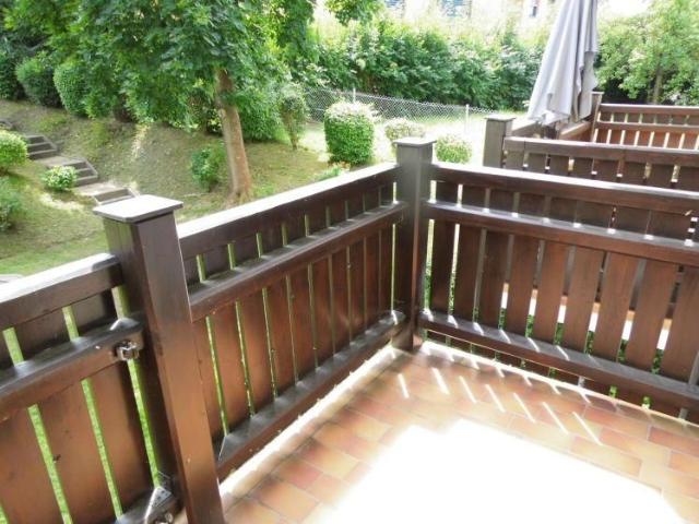 Sonnige 2 Zimmer Wohnung mit Balkon und Einbauküche im 1. OG einer ruhigen Wohnanlage in Lengenfeld ab sofort zu vermieten!