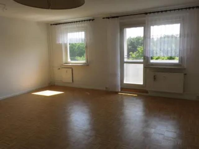 Sonnige 2 Zimmer Wohnung mit Balkon und Einbauküche zu vermieten!