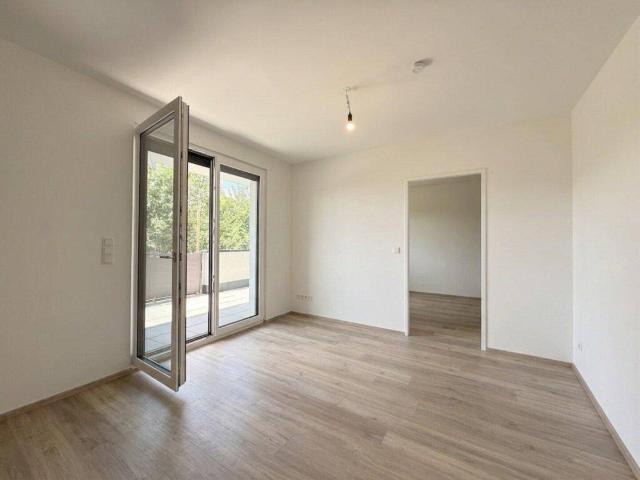 Sonnige 2 Zimmer Wohnung mit großem Balkon und Kühlung!