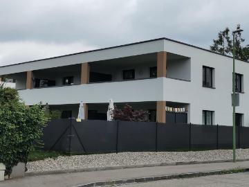 Sonnige 2 Zimmer Wohnung mit großzügiger Loggia und Tiefgaragenparkplatz