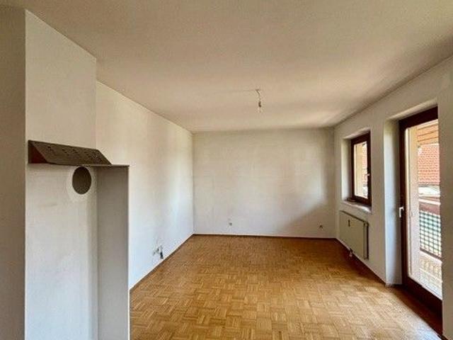 Sonnige 2 Zimmer Wohnung mit Kaminanschluss, Balkon und Carportparkplatz