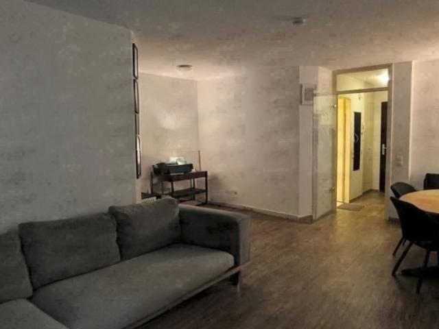 Sonnige, 2 Zimmer Wohnung mit ruhig, privatem Südgarten und Terrasse Flughafenterminal nähe
