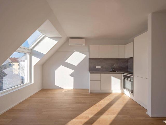 SONNIGE 2 ZIMMER WOHNUNG MIT TERRASSE!