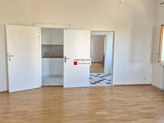 SONNIGE 2 ZIMMERWOHNUNG, ALLE NEBENRÄUME, ZENTRALE LAGE