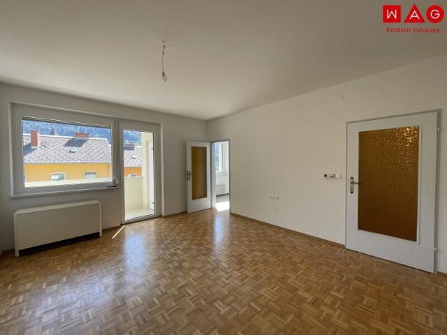 Sonnige 2 Zimmerwohnung mit Balkon und Parkplatz