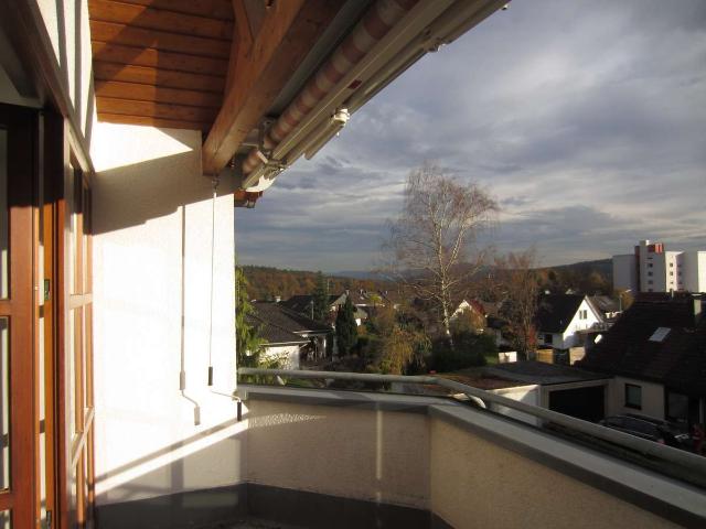 Sonnige 3,5 Zimmer Dachgeschosswohnung mit EBK und Balkon in Lorch