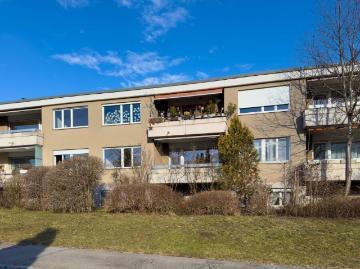 Sonnige 3.5 Zimmer Eigentumswohnung 80 m² mit Balkon, 19 m² Bastelraum/Studio und Einstellhallenplatz