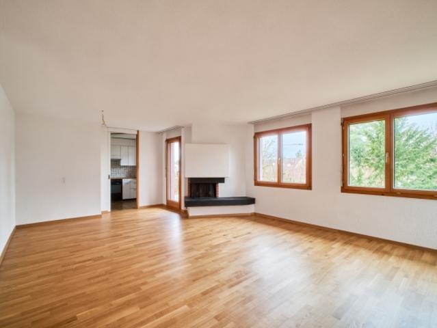 Sonnige 3.5 Zimmerwohnung auf der Forch