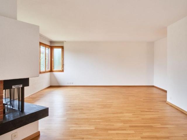 Sonnige 3.5 Zimmer Wohnung auf der Forch
