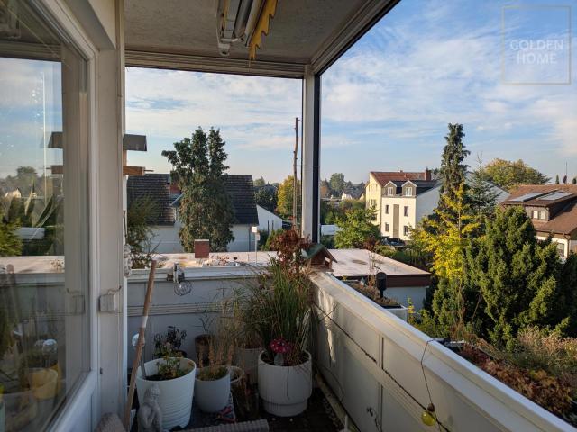 Sonnige 3,5 Zimmer Wohnung mit Eckbalkon und Weitblick