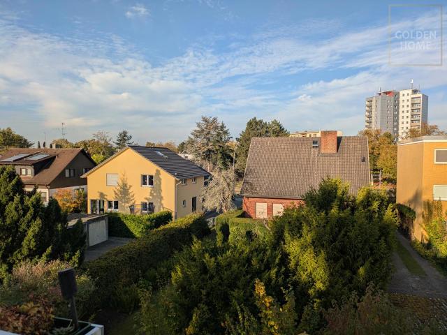 Sonnige 3,5 Zimmer Wohnung mit Eckbalkon und Weitblick