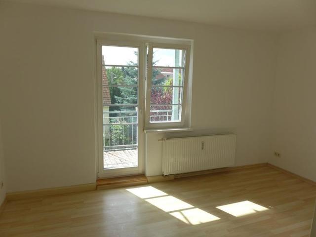SONNIGE 3 RAUM WOHNUNG MIT BALKON + EINBAUKÜCHE