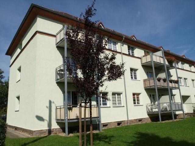 SONNIGE 3 RAUM WOHNUNG MIT BALKON + EINBAUKÜCHE