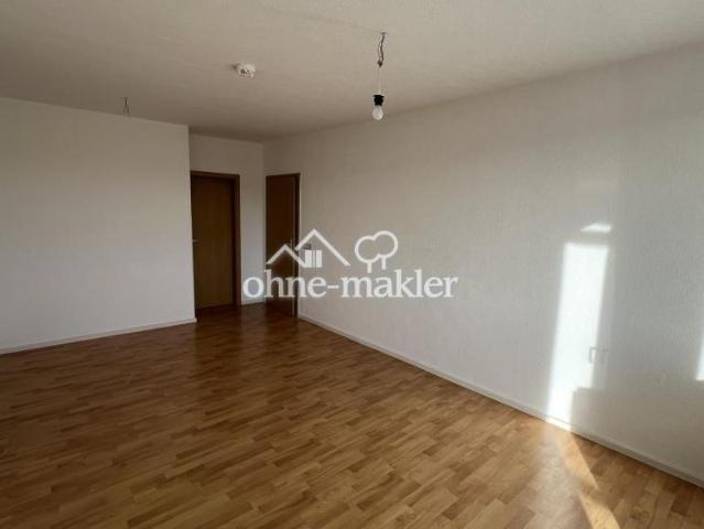 sonnige 3 Raum Wohnung/Balkon mit Laminat und Einbauküche