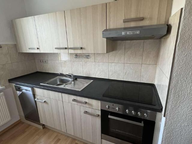 sonnige 3 Raum Wohnung/Balkon mit Laminat und Einbauküche