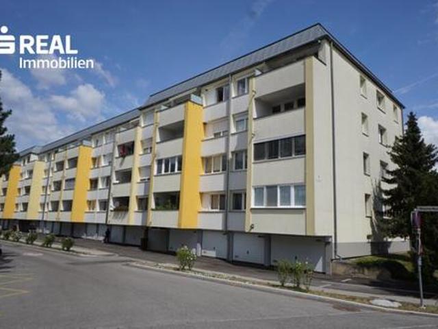 Sonnige 3 Zimmer Mietwohnung mit südseitiger Loggia und Grünblick