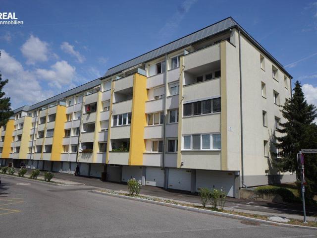 Sonnige 3 Zimmer Mietwohnung mit südseitiger Loggia und Grünblick